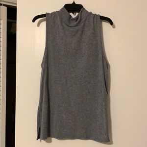 Sleeveless turtle neck